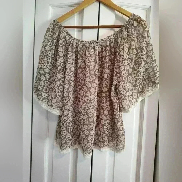 Forever 21 Sheer floral top | lace trim | short sleeve | size Small - Picture 2 of 4